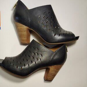Clarks Artisan Black Leather Cutouts Open Toe Chunky Boot Heel Perforated